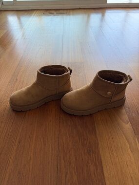 Skechers Martha Suede-Look Cozy Ankle Boots in Tan